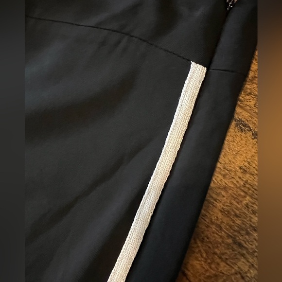 ST. JOHN Black Silky Knit Stripe Dress Pants Size 4 EUC! - Picture 7 of 7
